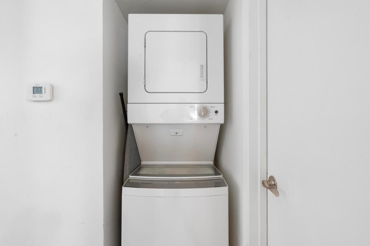 Discover Uptown! Quiet Location & Parking & Washer Dryer