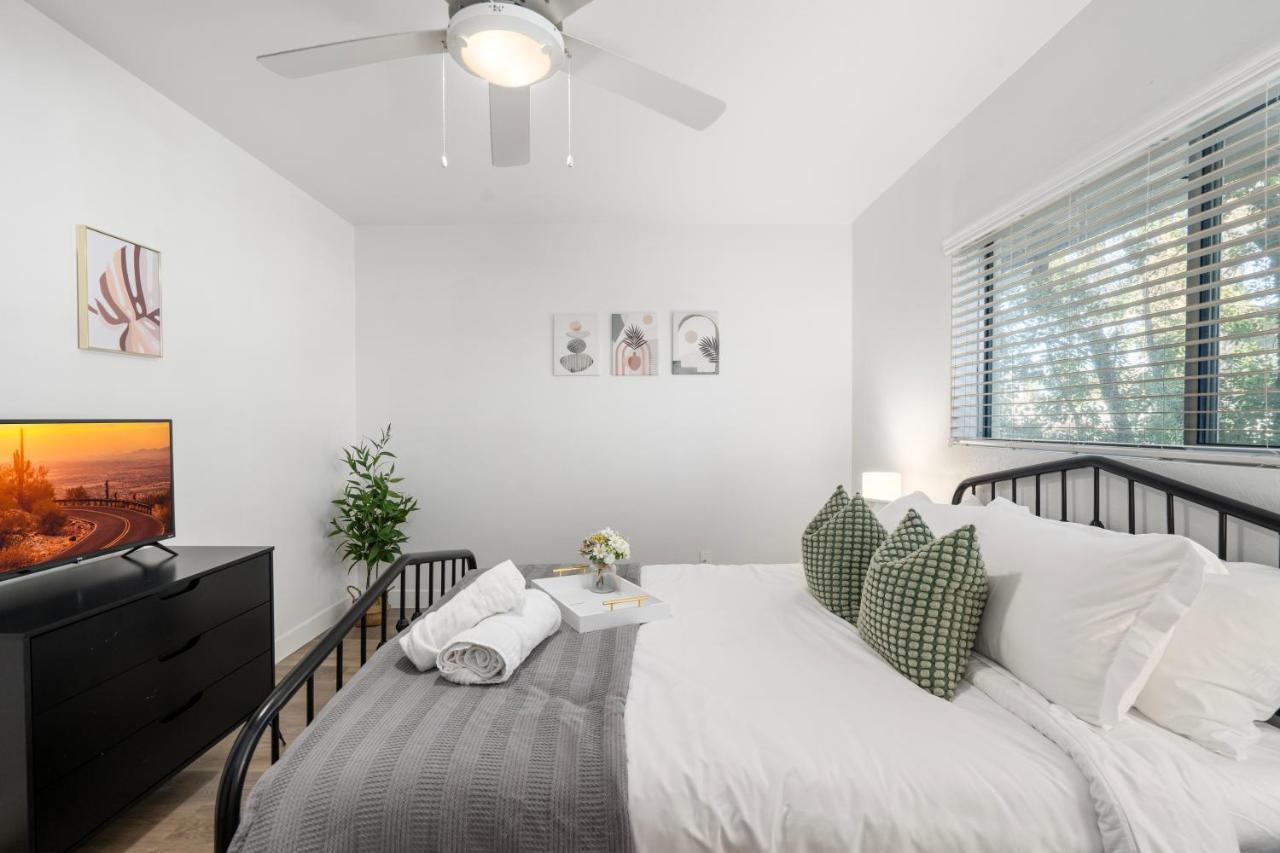 Apartemen Discover Uptown! Quiet Location & Parking & Washer Dryer *