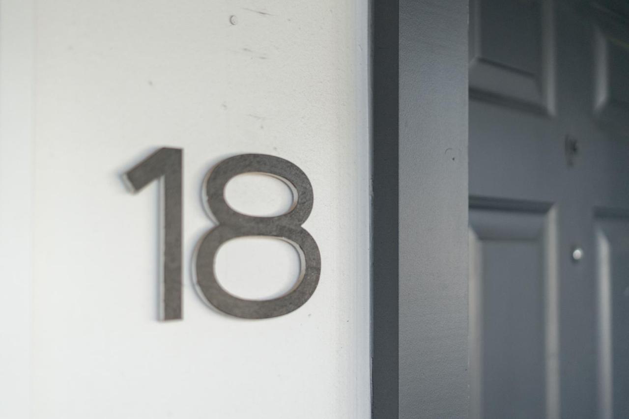 Apartemen Discover Uptown! Quiet Location & Parking & Washer Dryer
