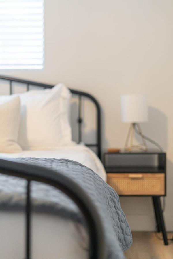 Discover Uptown! Quiet Location & Parking & Washer Dryer Apartemen